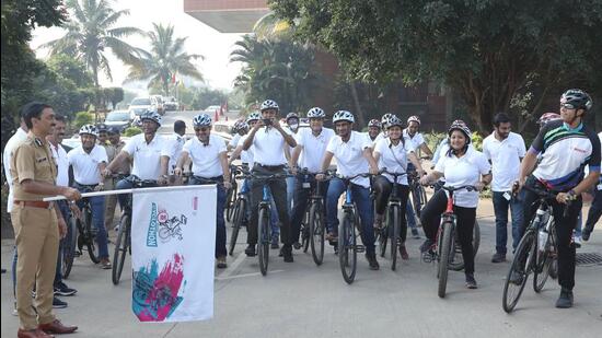 Pune police commissioner Amitabh Gupta flagged off Bosch Global Software Technologies Pvt Ltd’s first ‘bicycle to work’ initiative on Monday. (HT)