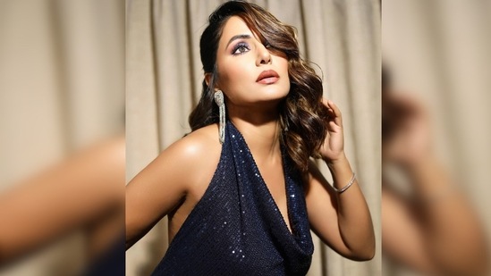 Hina Khan waved and left her hair open and opted for a full-face glam makeup look.(Instagram/@hinakhan)