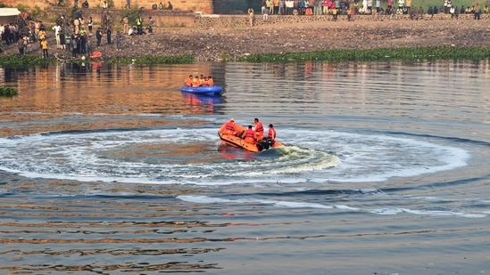 Rescue personnel conduct search operations after a bridge across the river Machchhu collapsed at Morbi in India's Gujarat state on October 31, 2022. (Photo by Sam PANTHAKY/AFP)