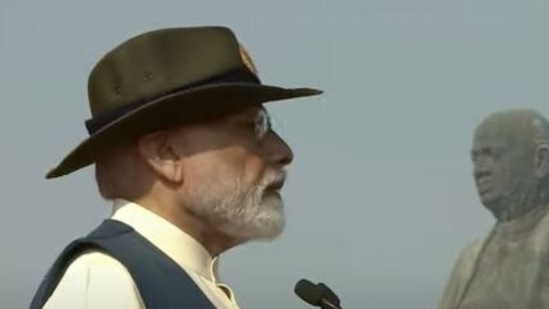 Modi offers tributes to Sardar Patel. 