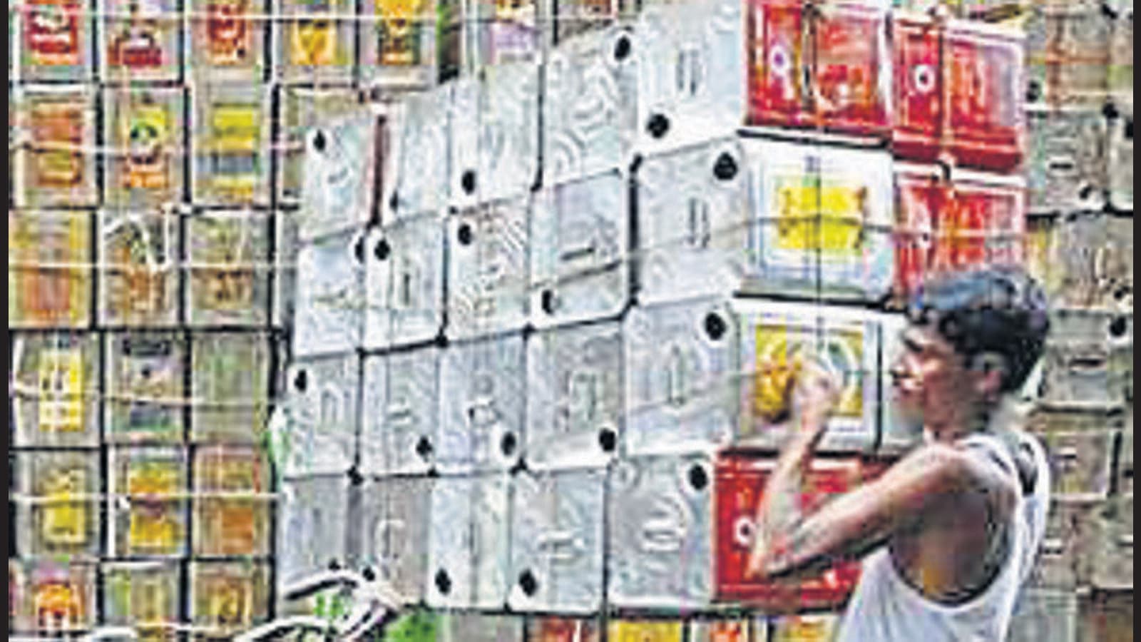 Govt lifts stock restrictions on edible oil for wholesale traders