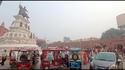 Rickshaws, e-rickshaws, auto rickshaws vendors creating hurdles on the way of devotees on heritage street that leads to Golden Temple, Amritsar. (Photo by Sameer Sehgal /Hindustan Times) Rickshaws, e-rickshaws, auto rickshaws vendors creating hurdles on the way of devotees on heritage street that leads to Golden Temple, Amritsar. (Photo by Sameer Sehgal /Hindustan Times)