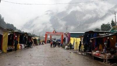 Officials said in view of the snowfall at Zojila pass, the Srinagar-Leh highway has been closed for traffic. (File image)