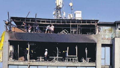 A massive fire broke out on the rooftop of a restaurant named ‘Vegeta’ in Lulla Nagar area of Pune on Tuesday. (Rahul Raut/HT PHOTO) A massive fire broke out on the rooftop of a restaurant named ‘Vegeta’ in Lulla Nagar area of Pune on Tuesday. (Rahul Raut/HT PHOTO)