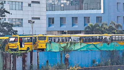 Assistant commissioner of police said regular checking of school buses had been started and the staff would be deployed at various intersections points in Ludhiana to keep a check on violators. (HT PHOTO)