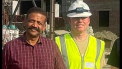 Hans Raj Garg with a Dutch expert at his Amloh unit. Around 500 farmers are associated with us, says Hans Raj who runs the unit along with his brother Puneet. Hans Raj Garg with a Dutch expert at his Amloh unit. Around 500 farmers are associated with us, says Hans Raj who runs the unit along with his brother Puneet.