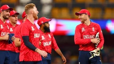 England's Captain Jos Buttler (R) shares the laugh with teammates after their win during the ICC men's Twenty20 World Cup 2022 cricket match between England and New Zealand England's Captain Jos Buttler (R) shares the laugh with teammates after their win during the ICC men's Twenty20 World Cup 2022 cricket match between England and New Zealand