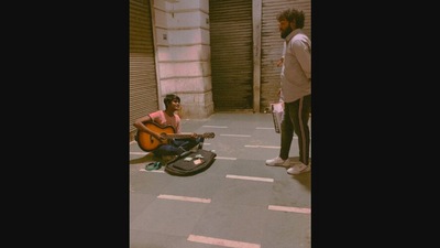 The image, taken from the viral Instagram video, shows the man singing Mann Bharrya at Delhi’s CP with a busker. (Instagram/@ranveersinghonpoint)