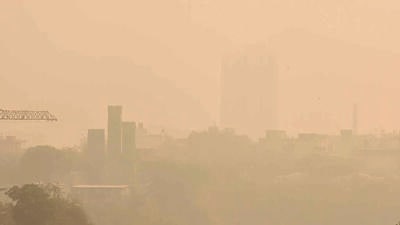 A heavy blanket of smog over Cyber City, in Gurugram, on Tuesday. (Vipin Kumar/HT Photo) A heavy blanket of smog over Cyber City, in Gurugram, on Tuesday. (Vipin Kumar/HT Photo)