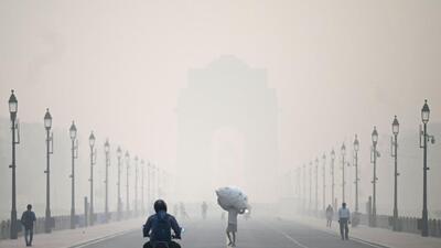 A man carries a sack along the road in front of India Gate amid smoggy conditions in New Delhi on November 1, 2022. (AFP) A man carries a sack along the road in front of India Gate amid smoggy conditions in New Delhi on November 1, 2022. (AFP)