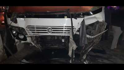 Driver & conductor, who were drunk at the time of accident, fled the scene (HT PHOTO)