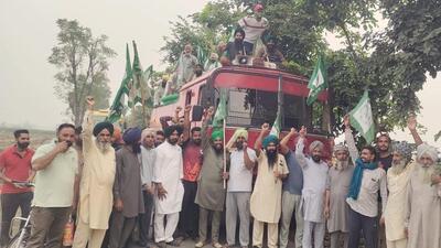 The Punjab government officials, along with a fire tender, had gone to douse the fire in fields when farmers seized the vehicle (HT Photo)