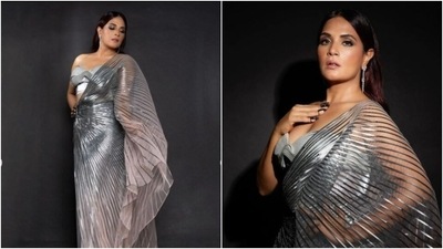Richa Chadha is an absolute fashionista. The actor’s fashion diaries are getting better by the day and we are always scurrying to take notes from her. Richa, a day back, shared a slew of pictures of herself from one of her recent fashion photoshoots and showed us how to make the six yards of grace look better. Richa gave a twist to regular ethnic fashion and added more glam to her look. (Instagram/@therichachadha) Richa Chadha is an absolute fashionista. The actor’s fashion diaries are getting better by the day and we are always scurrying to take notes from her. Richa, a day back, shared a slew of pictures of herself from one of her recent fashion photoshoots and showed us how to make the six yards of grace look better. Richa gave a twist to regular ethnic fashion and added more glam to her look. (Instagram/@therichachadha)