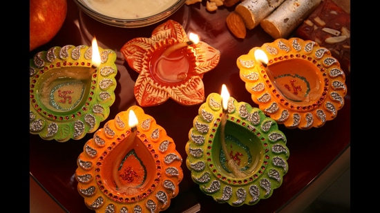 special diwali clay lamps