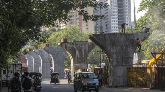 Construction on the Vikhroli east-west bridge started in May 2018. It was planned to ease the east-west connectivity and reduce traffic jams. (Pratik Chorge/HT PHOTO) Construction on the Vikhroli east-west bridge started in May 2018. It was planned to ease the east-west connectivity and reduce traffic jams. (Pratik Chorge/HT PHOTO)