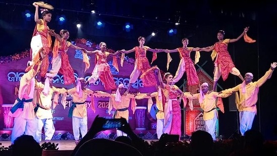 This time, the chief minister's office announced that Raipur would host the 3rd National Tribal Dance Festival from November 1-3.(Twitter/GuhaIas) This time, the chief minister's office announced that Raipur would host the 3rd National Tribal Dance Festival from November 1-3.(Twitter/GuhaIas)