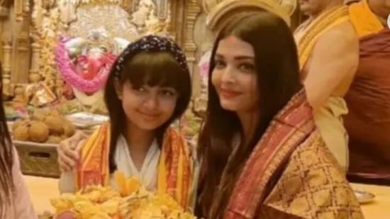 Aishwarya Rai and Aaradhya at Siddhivinayak temple.