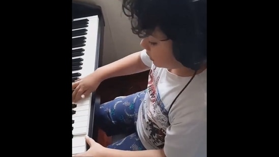 Young boy performing a cover of Queen's iconic rock song Bohemian Rhapsody on piano. (Twitter/@GoodNewsCorres1)
