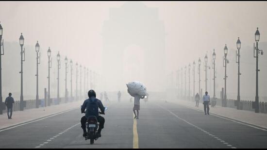 Smoggy conditions in New Delhi. (AFP)