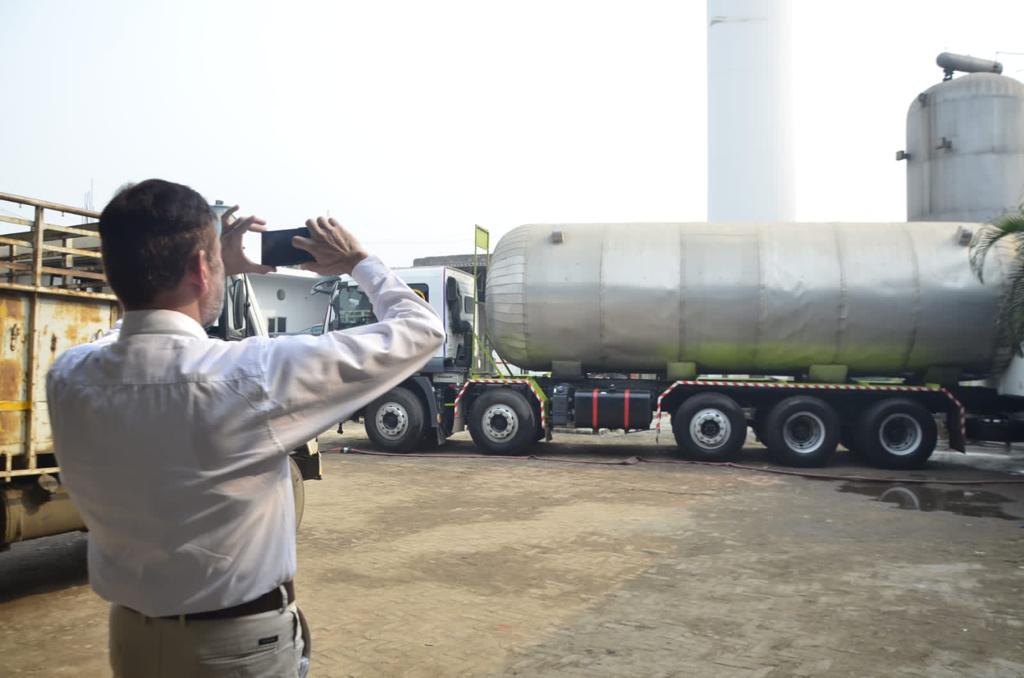 Additional deputy commissioner Rahul Chhaba investigating the gas leak. (HT Photo) Additional deputy commissioner Rahul Chhaba investigating the gas leak. (HT Photo)