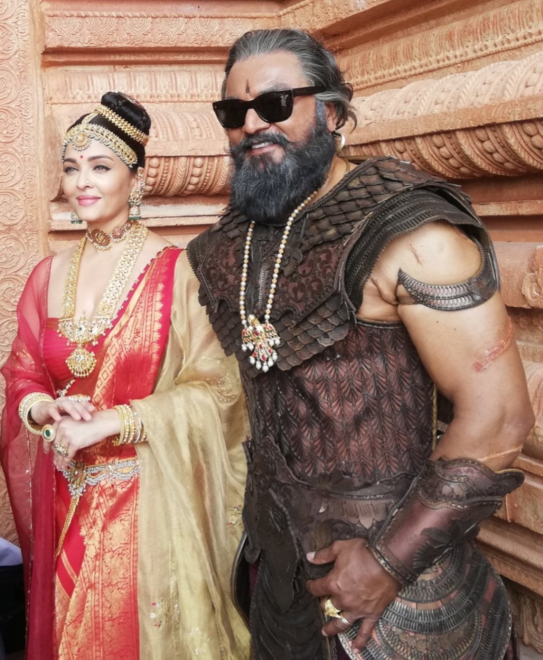 Aishwarya Rai with Sarath Kumar on the set of Mani Ratnam's PS1. Aishwarya Rai with Sarath Kumar on the set of Mani Ratnam's PS1.