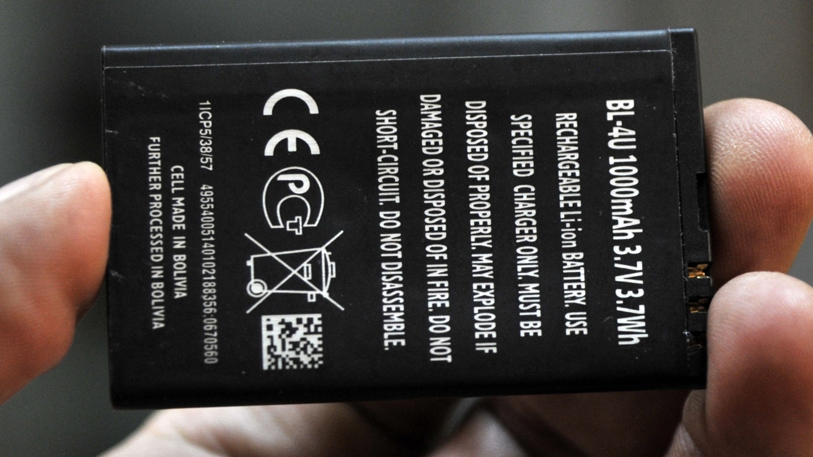 Researchers find how water can be key component in making batteries