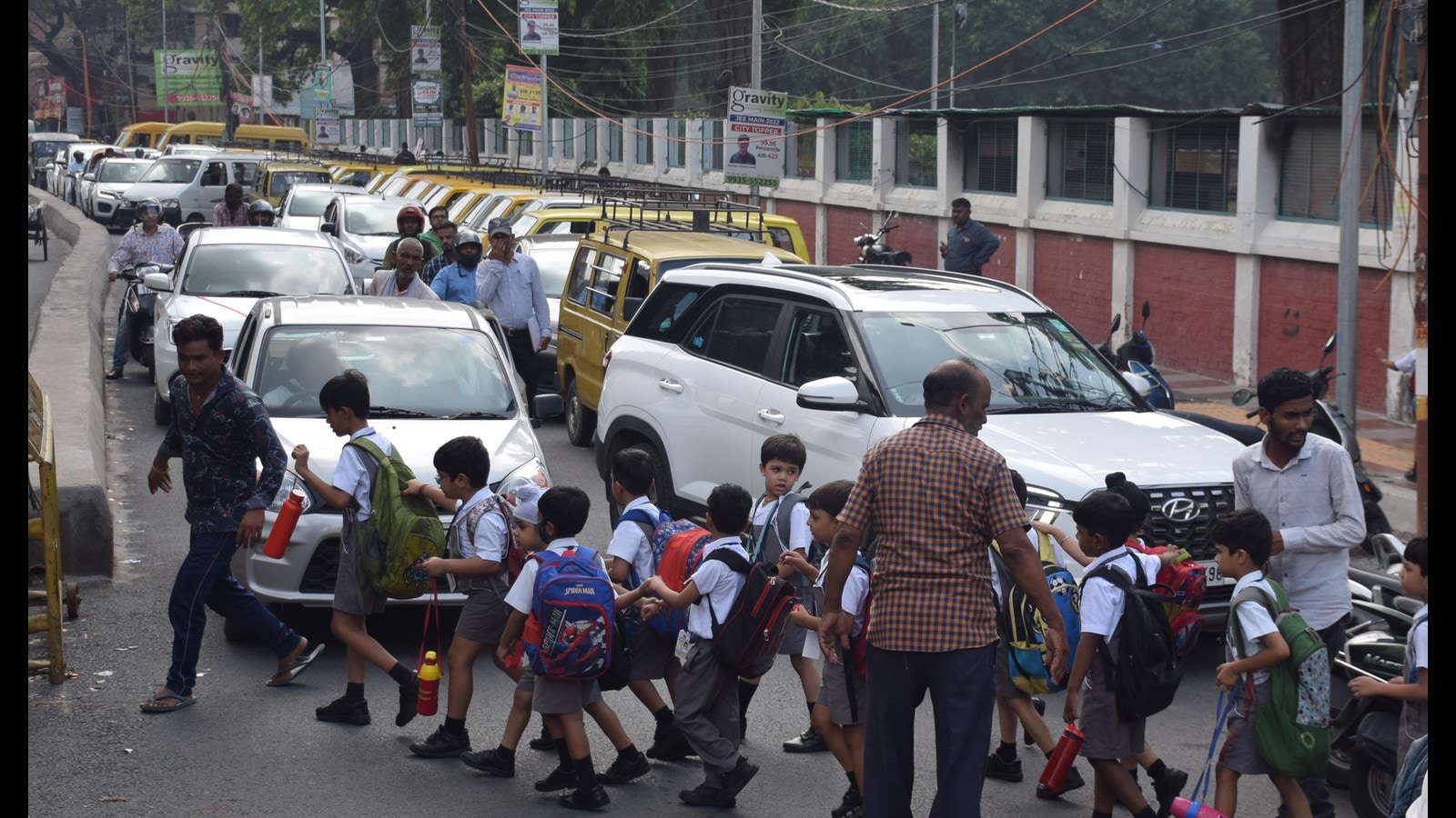 traffic-mismanagement-causing-snarls-during-school-dismissals-in