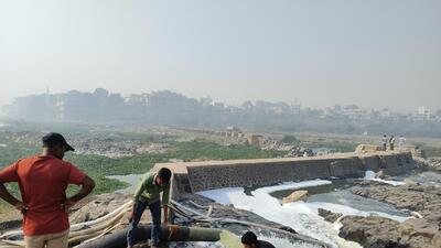 Due to a shut dam 10km away, the stretch of the river where the accident occurred contains stagnant water, and a lot of it comes through sewers from Morbi town. (HT photo) Due to a shut dam 10km away, the stretch of the river where the accident occurred contains stagnant water, and a lot of it comes through sewers from Morbi town. (HT photo)