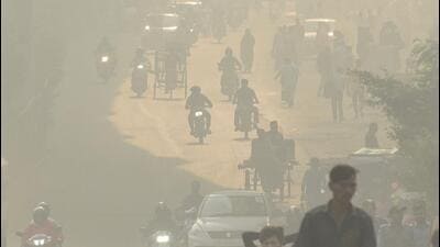Experts said that the plight of children in Delhi is much worse compared to developed countries, and also to many other Indian cities where the ambient air is relatively cleaner. (Sanchit Khanna/HT Photo) Experts said that the plight of children in Delhi is much worse compared to developed countries, and also to many other Indian cities where the ambient air is relatively cleaner. (Sanchit Khanna/HT Photo)