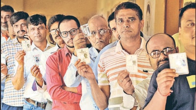 Those persons whose names are not in the voter list and whose age will be more than 18 years, as on January 1, 2023, can submit their applications to register as new voters. (Representative image/HT Archive) Those persons whose names are not in the voter list and whose age will be more than 18 years, as on January 1, 2023, can submit their applications to register as new voters. (Representative image/HT Archive)
