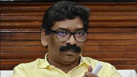 **EDS: HANDOUT PHOTO MADE AVAILABLE FROM CMO (JHARKHAND) ON THURSDAY, SEPT. 22, 2022** Ranchi: Jharkhand Chief Minister Hemant Soren (left) chairs a meeting of Jharkhand Ministers and United Progressive Alliance (UPA) MLAs, in Ranchi, Thursday, Sept. 22, 2022. (PTI Photo)(PTI09_22_2022_000330B) (PTI) **EDS: HANDOUT PHOTO MADE AVAILABLE FROM CMO (JHARKHAND) ON THURSDAY, SEPT. 22, 2022** Ranchi: Jharkhand Chief Minister Hemant Soren (left) chairs a meeting of Jharkhand Ministers and United Progressive Alliance (UPA) MLAs, in Ranchi, Thursday, Sept. 22, 2022. (PTI Photo)(PTI09_22_2022_000330B) (PTI)
