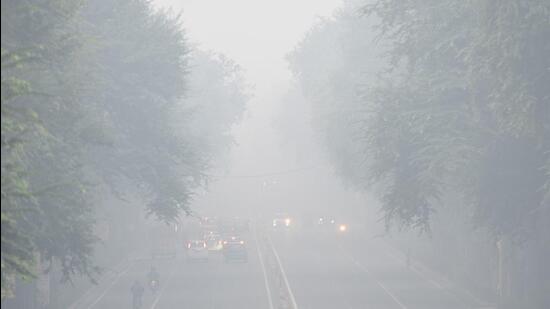 The AQI was 380 at 8am on Wednesday. (Hindustan Times)