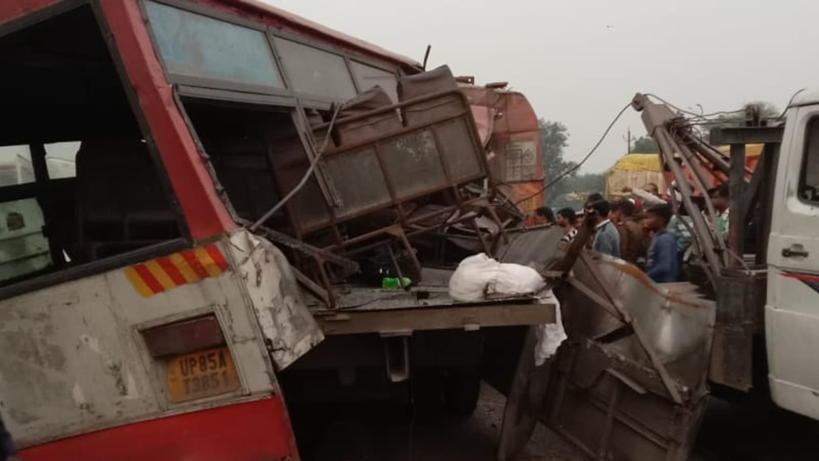 in-agra-2-passengers-killed-dozens-injured-after-bus-rams-into-moving-tanker