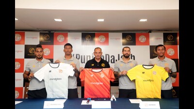 (From left) RoundGlass Punjab FC players Deepak Devrani and Kiran Kumar Limbu and Staikos Vergetis (head coach), Luka Majcen, Bikash Yumnam during the jersey launch In Chandigarh.