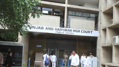 It was on November 1 that the general house of Punjab and Haryana High Court Bar Association (PHHCBA) had decided to go on indefinite strike till NIA returns the phone seized from lawyer Shelly Sharma. (HT File)