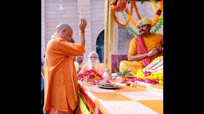 CM Yogi performing pujan of ‘Shri Ram charan paduka’ on Thursday. (HT PHOTO)