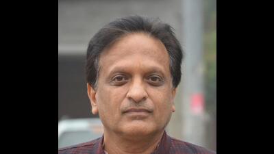 Panchkula mayor Kulbhushan Goyal conducted a checking where 273 sanitation workers, 19 in the electrical wing and 18 in the gardening department, were found without smart watches at work (HT)
