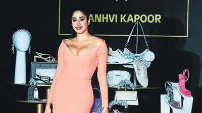 Bollywood actress Janhvi Kapoor poses for pictures during a commercial event in Mumbai on September 21, 2022. (Photo by SUJIT JAISWAL / AFP) (AFP) Bollywood actress Janhvi Kapoor poses for pictures during a commercial event in Mumbai on September 21, 2022. (Photo by SUJIT JAISWAL / AFP) (AFP)