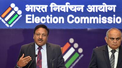 Chief election commissioner Rajiv Kumar announcing dates for the Gujarat assembly elections. (Hindustan Times) Chief election commissioner Rajiv Kumar announcing dates for the Gujarat assembly elections. (Hindustan Times)