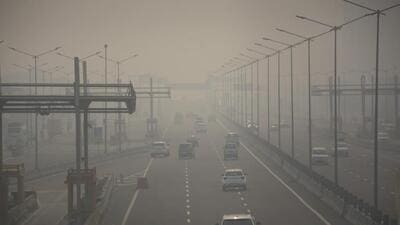The Delhi-Meerut Expressway witnessed heavy pollution levels in the afternoon, in Ghaziabad, India, on Thursday, November 3, 2022. (HT Photos) The Delhi-Meerut Expressway witnessed heavy pollution levels in the afternoon, in Ghaziabad, India, on Thursday, November 3, 2022. (HT Photos)