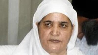 After Bibi Jagir Kaur announced to contest SGPC president polls scheduled on November 9 and was suspended by the Shiromani Akali Dal (SAD) for the same, the Delhi Sikh Gurdwara Management Committee (DSGMC) on Thursday stated that there is golden opportunity for the gurdwara body members to “liberate the SGPC from clutches of Badals”. (HT File Photo)