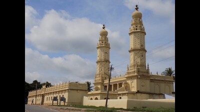 Several right-wing groups, including the Vishwa Hindu Parishad and Bajrang Dal, have been claiming that the mosque was built on the ruins of a Hanuman temple and that Hindus have a right to pray within (File) Several right-wing groups, including the Vishwa Hindu Parishad and Bajrang Dal, have been claiming that the mosque was built on the ruins of a Hanuman temple and that Hindus have a right to pray within (File)