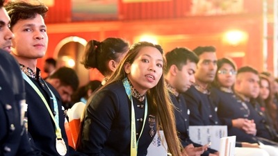 Commonwealth Games (CWG) 2022 Gold Medallist Weightlifters Mirabai Chanu, Jeremy Lalrinnunga and others at the felicitation ceremony organised by Indian Olympic Association (IOA), (ANI)