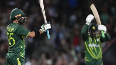 Pakistan's Iftikhar Ahmed celebrates after scoring 50 runs during the T20 World Cup cricket match between Pakistan and South Africa in Sydney, Australia, Thursday, Nov. 3, 2022. (AP Photo/Rick Rycroft) (AP)