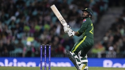 Pakistan's Mohammad Haris bats during the T20 World Cup cricket match between Pakistan and South Africa in Sydney, Australia, Thursday, Nov. 3, 2022. (AP Photo/Rick Rycroft) (AP)