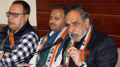Congress senior leader Anand Sharma addressing the media during a press conference in Shimla on Thursday. (Deepak Sansta/HT)