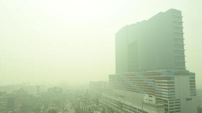 Noida, India- November 03, 2022: A view of skyscrapers engulfed in dense smog, in Noida, India, on Thursday, November 03, 2022. (Photo by Sunil Ghosh / Hindustan Times) **To go with Snehil’s story** (Hindustan Times) Noida, India- November 03, 2022: A view of skyscrapers engulfed in dense smog, in Noida, India, on Thursday, November 03, 2022. (Photo by Sunil Ghosh / Hindustan Times) **To go with Snehil’s story** (Hindustan Times)