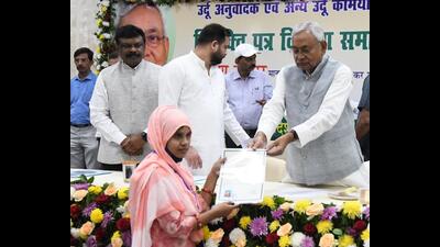 Bihar chief minister Nitish Kumar and deputy chief minister Tejashwi Prasad Yadav distribute appointment letters to Urdu translators in Patna on Thursday. (Santosh Kumar/HT Photo) Bihar chief minister Nitish Kumar and deputy chief minister Tejashwi Prasad Yadav distribute appointment letters to Urdu translators in Patna on Thursday. (Santosh Kumar/HT Photo)