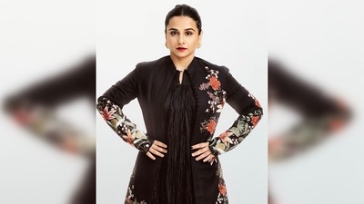 Vidya Balan let her outfit do all the talking and wore minimal jewellery. (Instagram/@vidyabalan) Vidya Balan let her outfit do all the talking and wore minimal jewellery. (Instagram/@vidyabalan)