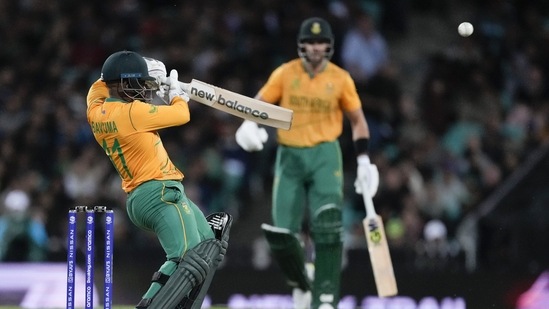 South Africa's Temba Bavuma bats during the T20 World Cup cricket match between Pakistan and South Africa in Sydney, Australia, Thursday, Nov. 3, 2022. (AP Photo/Rick Rycroft)(AP)